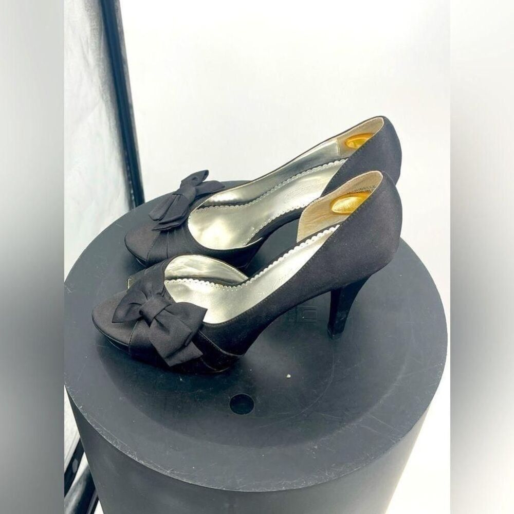 Michael, Angelo, black pumps with peak‎ toe size 8